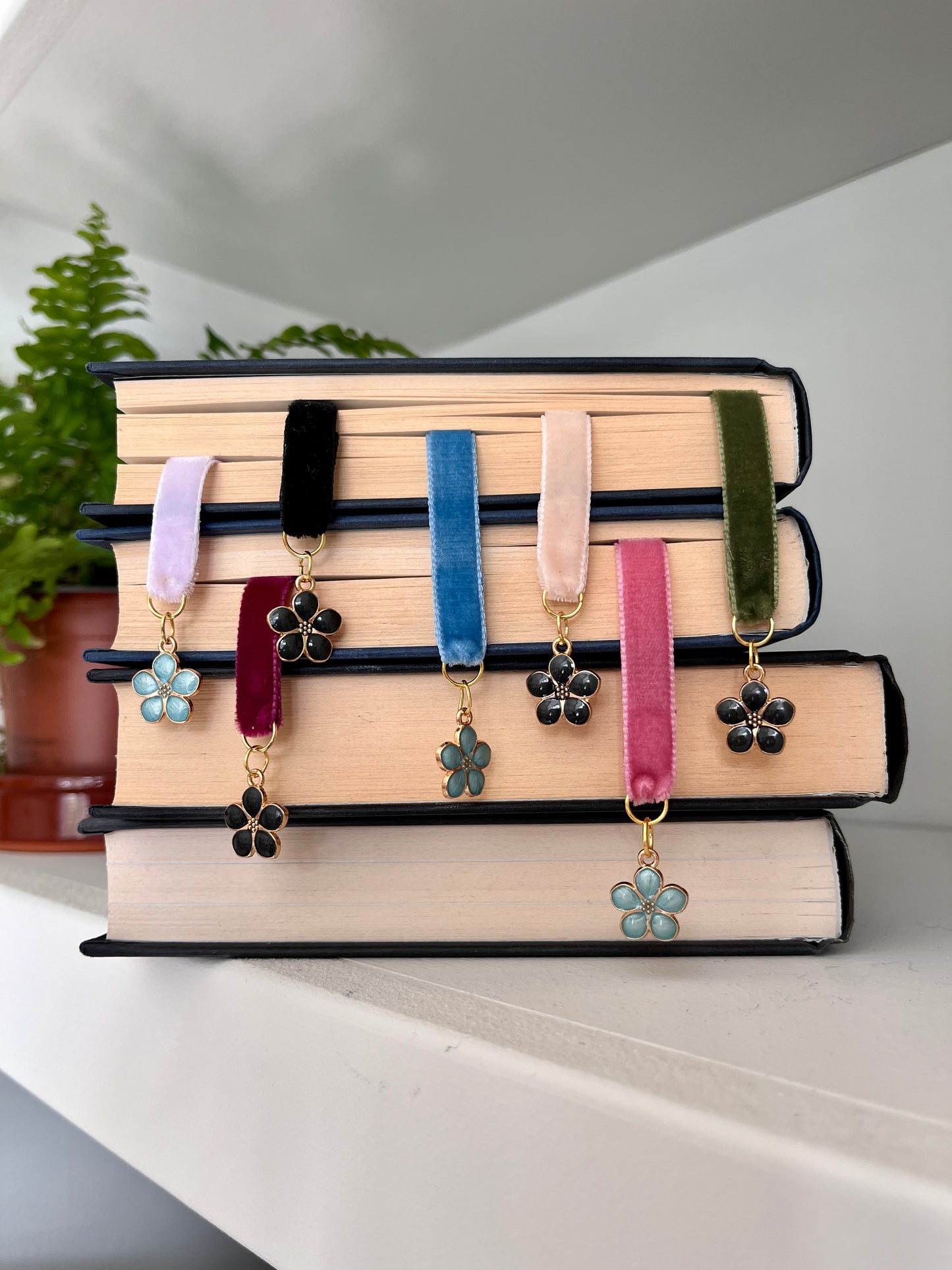 Black Daisy Flower Bookmark